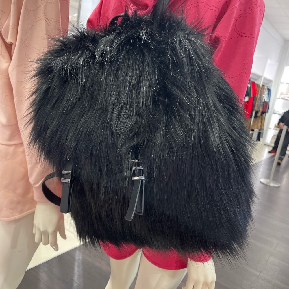 MICHAEL MICHAEL KORS Quinn Medium Flap Faux Fur Backpack
Black 
NWT - Picture 5 of 16